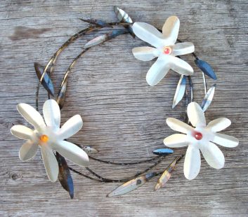 aluminum flowers with beads wreath - 17"W